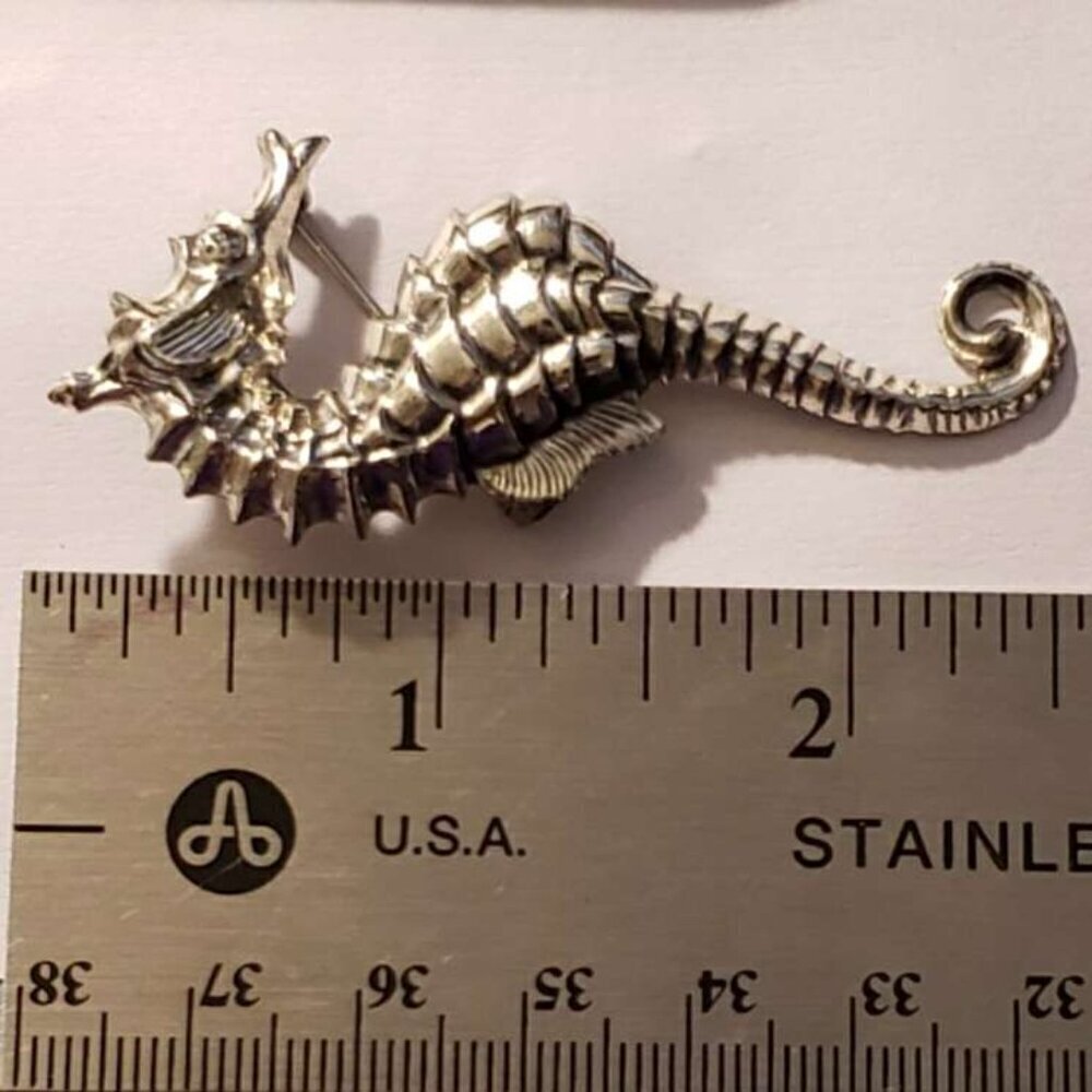 Beau Sterling Signed Seahorse Pin - Picture 4 of 7